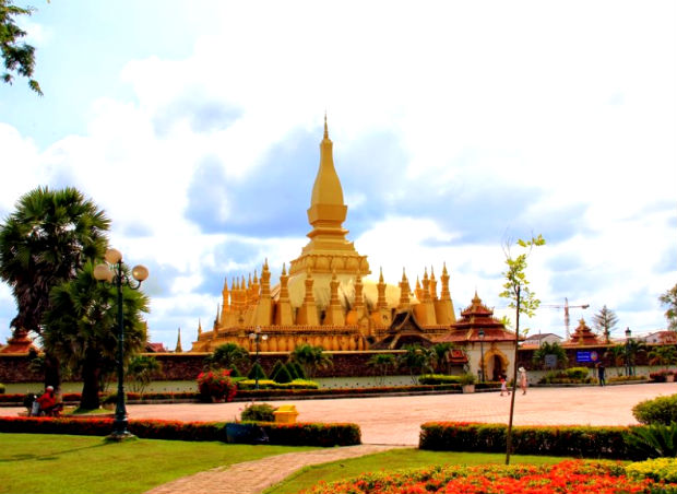 Vé khứ hồi Vietnam Airlines từ TPHCM đi Vientiane 
